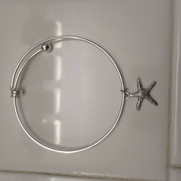 Jewelry - Silver charm bracelet with star charm
